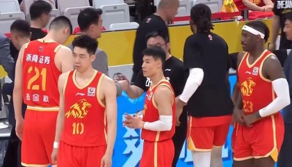kaiyun-广厦男篮24分大胜，2-1淘汰山西晋级四强，胡金秋15+7险受伤